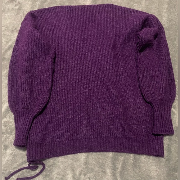 Like new! Wool blend v-neck purple sweater - Picture 2 of 9
